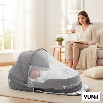 Bébé dormant paisiblement dans le couffin de voyage - lifestyle YUNII