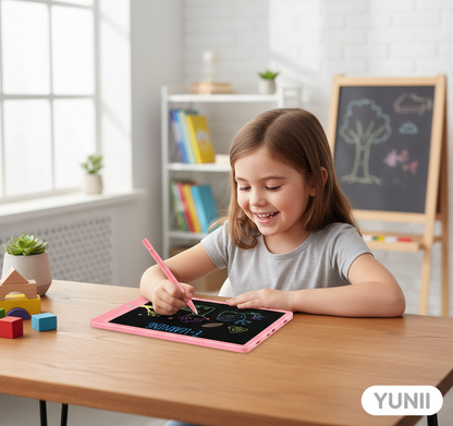 Enfant dessinant sur l'ardoise électronique LCD - lifestyle YUNII