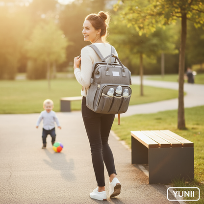 Parent avec sac à dos à langer - lifestyle YUNII