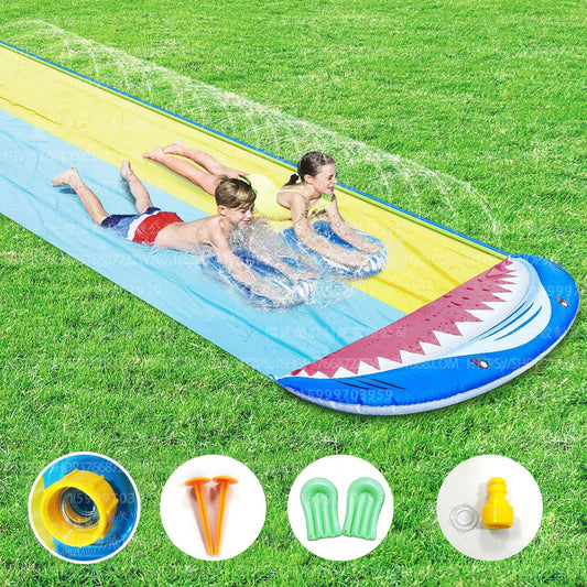 Toboggan aquatique pour enfant avec jets d'eau