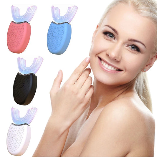 Brosses à dents en forme de U bleu, blanc, noir, rose et une femme qui souris.